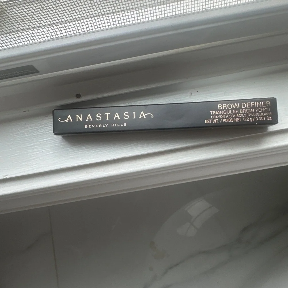 Anastasia Beverly Hills Brow Definer Triangular Brow Pencil